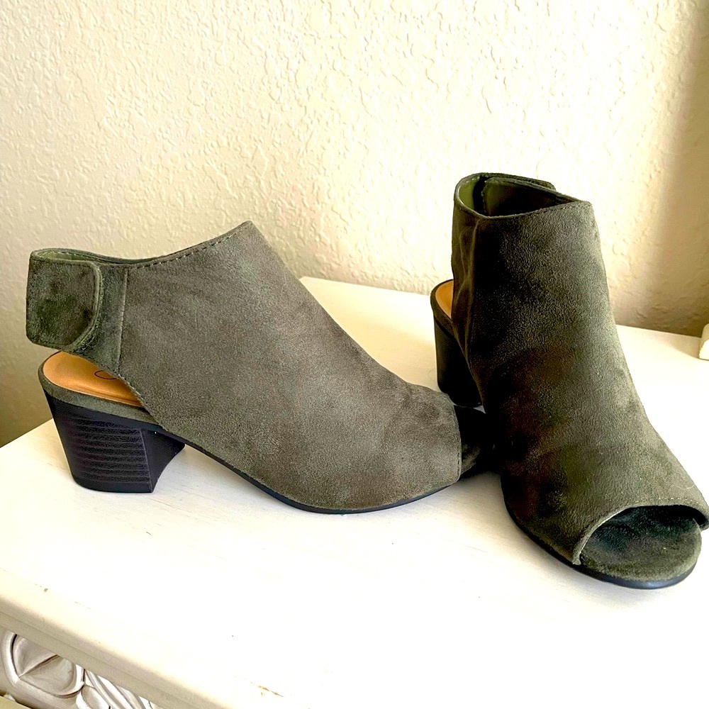 Dark Green Suede Peep Toe Chunky Heel Booties